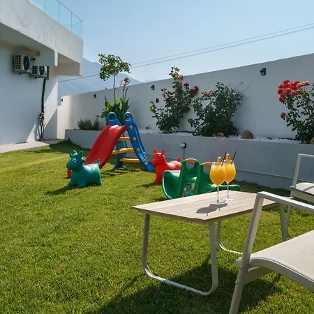 Villa Yammas, 5-bedroom Stone With Private Pool, Walking Distance From
