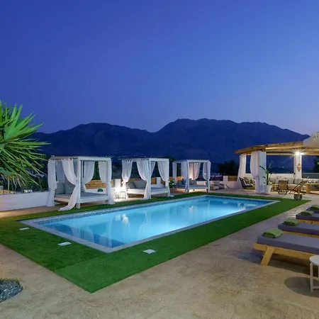 Yammas, 5-bedroom Stone With Private Pool, Walking Distance From