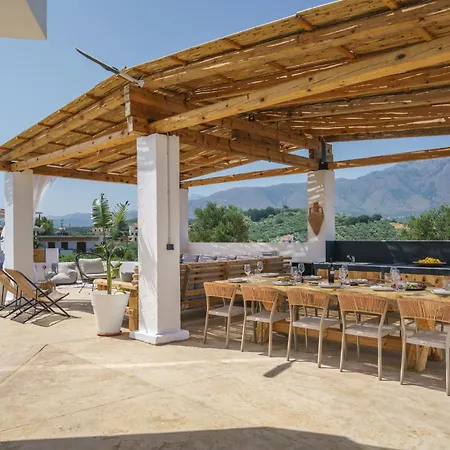 Villa Yammas, 5-bedroom Stone With Private Pool, Walking Distance From