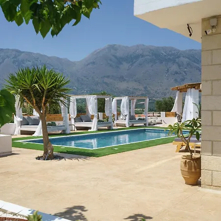 Yammas, 5-bedroom Stone With Private Pool, Walking Distance From Villa