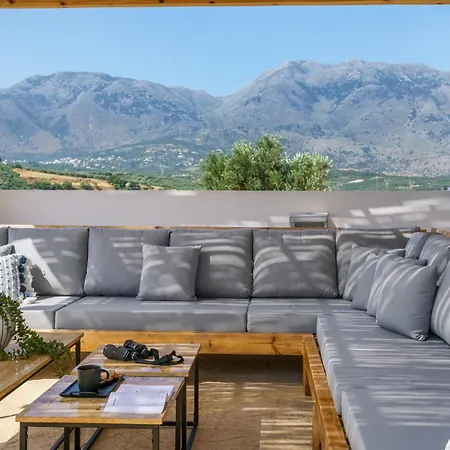 Villa Yammas, 5-bedroom Stone With Private Pool, Walking Distance From Drámia
