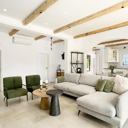 Yammas, 5-bedroom Stone With Private Pool, Walking Distance From Villa Drámia