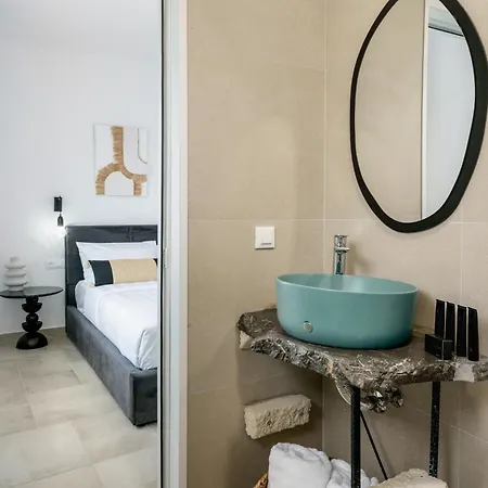 Villa Yammas, 5-bedroom Stone With Private Pool, Walking Distance From