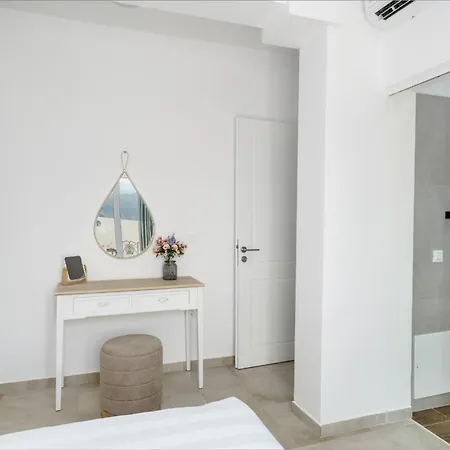 Villa Yammas, 5-bedroom Stone With Private Pool, Walking Distance From Drámia