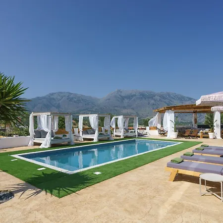 Villa Yammas, 5-bedroom Stone With Private Pool, Walking Distance From