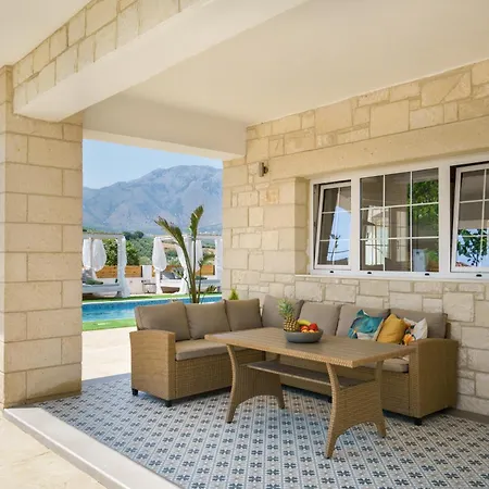 Yammas, 5-bedroom Stone With Private Pool, Walking Distance From Villa *
