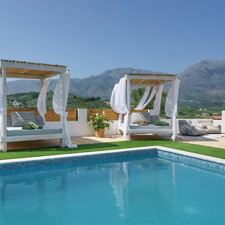 Villa Yammas, 5-bedroom Stone With Private Pool, Walking Distance From Dhrámia