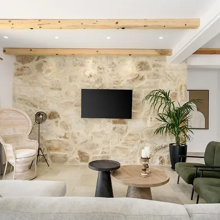 Yammas, 5-bedroom Stone With Private Pool, Walking Distance From * Dhrámia