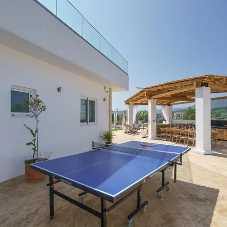 Yammas, 5-bedroom Stone With Private Pool, Walking Distance From Villa
