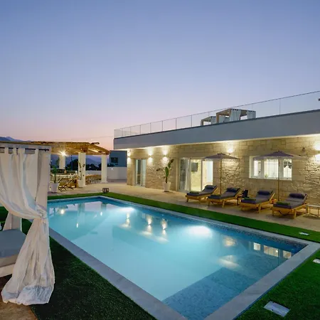 Yammas, 5-bedroom Stone With Private Pool, Walking Distance From * Dhrámia