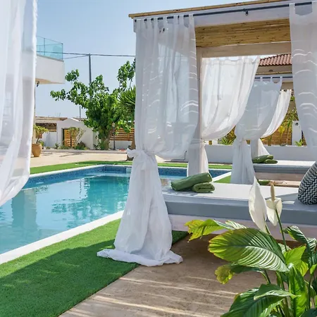 Willa Yammas, 5-bedroom Stone With Private Pool, Walking Distance From *