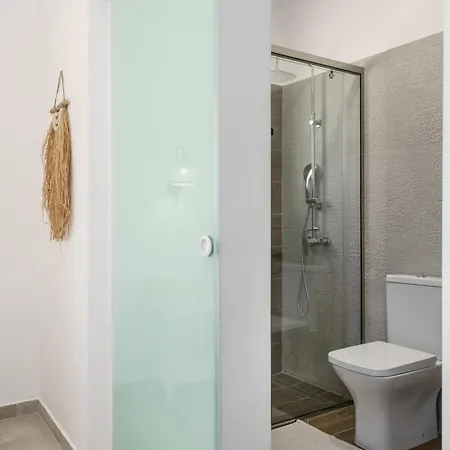 Yammas, 5-bedroom Stone With Private Pool, Walking Distance From Willa